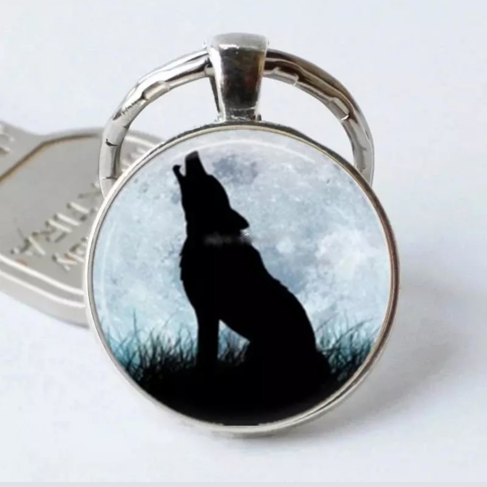 New Silhouette of Howling in Full Moon Silver Keychain.